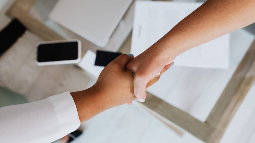 Karşınızdaki kişi bunları yapıyorsa asla güvenmeyin! Uzmanlardan altın değerinde 10 tüyo 10